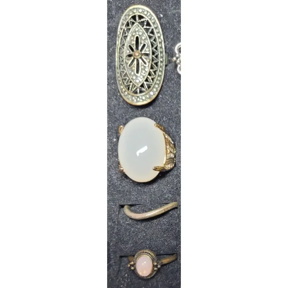 17 Pc Women's Ring Lot Mixed Sizes Most 8-8.75 Statement Bands Mixed Variety